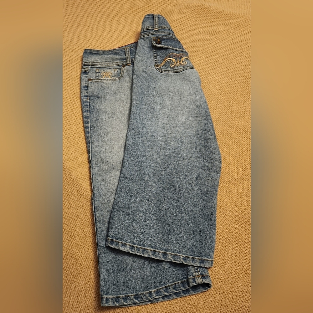 GLO jeans Women's Light Blue Jean Capris